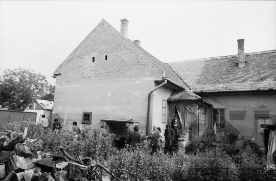 THM-BJ-03278 - Házbontásokat megelőző árverés Szekszárdon az 1980-as években