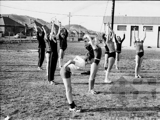 THM-BJ-05410 - Atlétika edzés a szekszárdi sportiskolában az 1970-es években