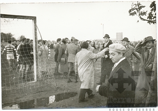 THM-BJ-07226 - Szekszárd-Székesfehérvár futballmérkőzés az 1960-as években