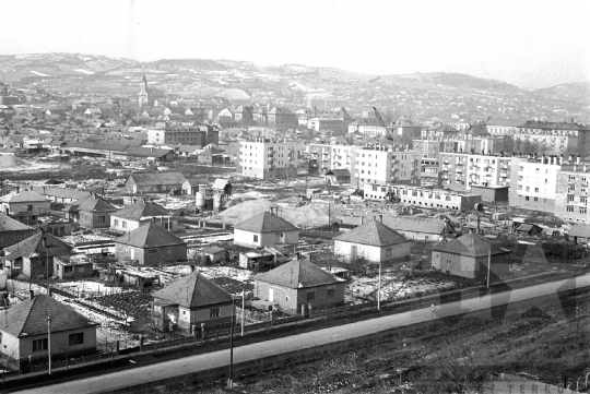 THM-BJ-08401 - Látkép a Volán-kémény tetejéről az 1960-as években