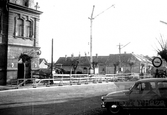 THM-BJ-09767 - Építkezés a szekszárdi belvárosban az 1960-as években