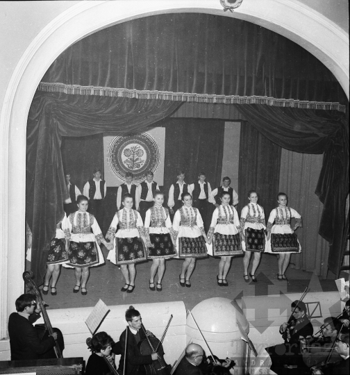 THM-BJ-10331 - Első szekszárdi néptáncfesztivál az 1960-as években