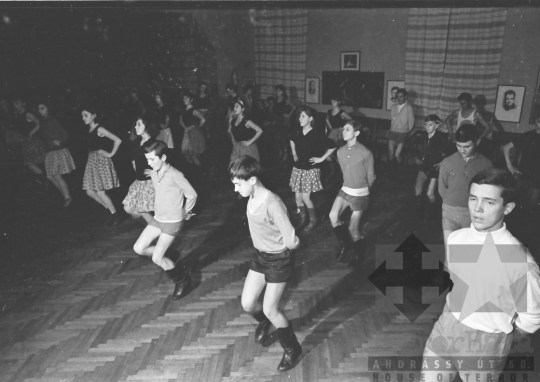 THM-BJ-10653 - Táncpróba a dombóvári művelődési házban az 1960-as években