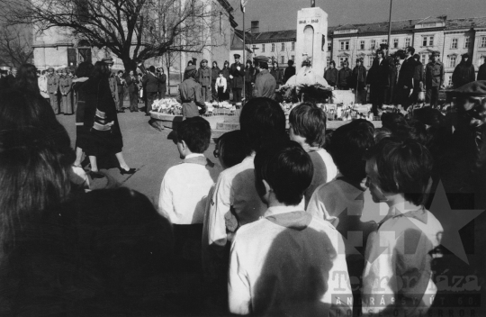 THM-BJ-11673 - Március 15-i koszorúzás Szekszárdon az 1960-as években